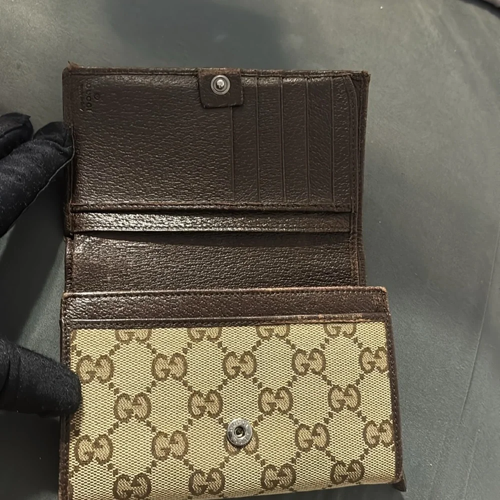 Gucci Tan and Brown Monogram Wallet - Picture 6 of 11